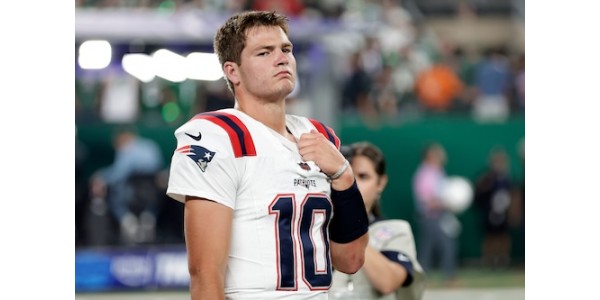 Drake Maye a verrouillé à l'avance le quart-arrière de la formation de départ des New England Patriots Drake Maye a verrouillé à l'avance le quart-arrière de la formation de départ des New England Patriots